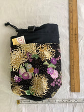 Load image into Gallery viewer, Black mum black canvas