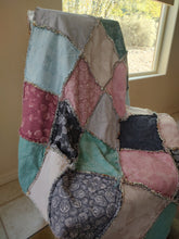Load image into Gallery viewer, Cozy jacquard and flannel rag quilt