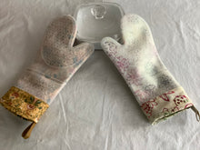 Load image into Gallery viewer, Oven mitt with silicone overlay