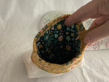 Load image into Gallery viewer, Oven mitt with silicone overlay