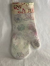 Load image into Gallery viewer, Oven mitt with silicone overlay
