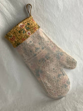 Load image into Gallery viewer, Oven mitt with silicone overlay