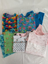 Load image into Gallery viewer, Baby bib with crumb catcher pocket