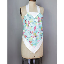 Load image into Gallery viewer, Fabulous Fat Quarter Aprons Book