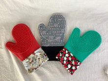 Load image into Gallery viewer, Oven mitt with silicone overlay