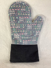 Load image into Gallery viewer, Oven mitt with silicone overlay