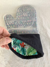 Load image into Gallery viewer, Oven mitt with silicone overlay