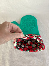 Load image into Gallery viewer, Oven mitt with silicone overlay