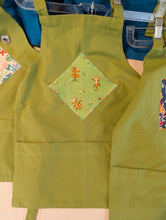 Load image into Gallery viewer, Kids apron on cotton with your choice of fabric
