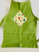 Load image into Gallery viewer, Kids apron on cotton with your choice of fabric
