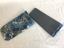 Load image into Gallery viewer, Flat iron or curling iron travel case with silicone insert included
