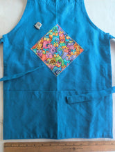 Load image into Gallery viewer, Kids apron on cotton with your choice of fabric
