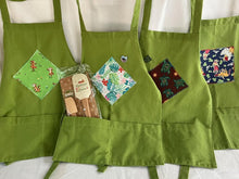 Load image into Gallery viewer, Kids apron on cotton with your choice of fabric
