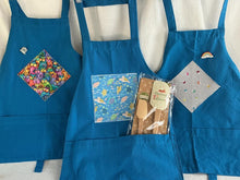Load image into Gallery viewer, Kids apron on cotton with your choice of fabric
