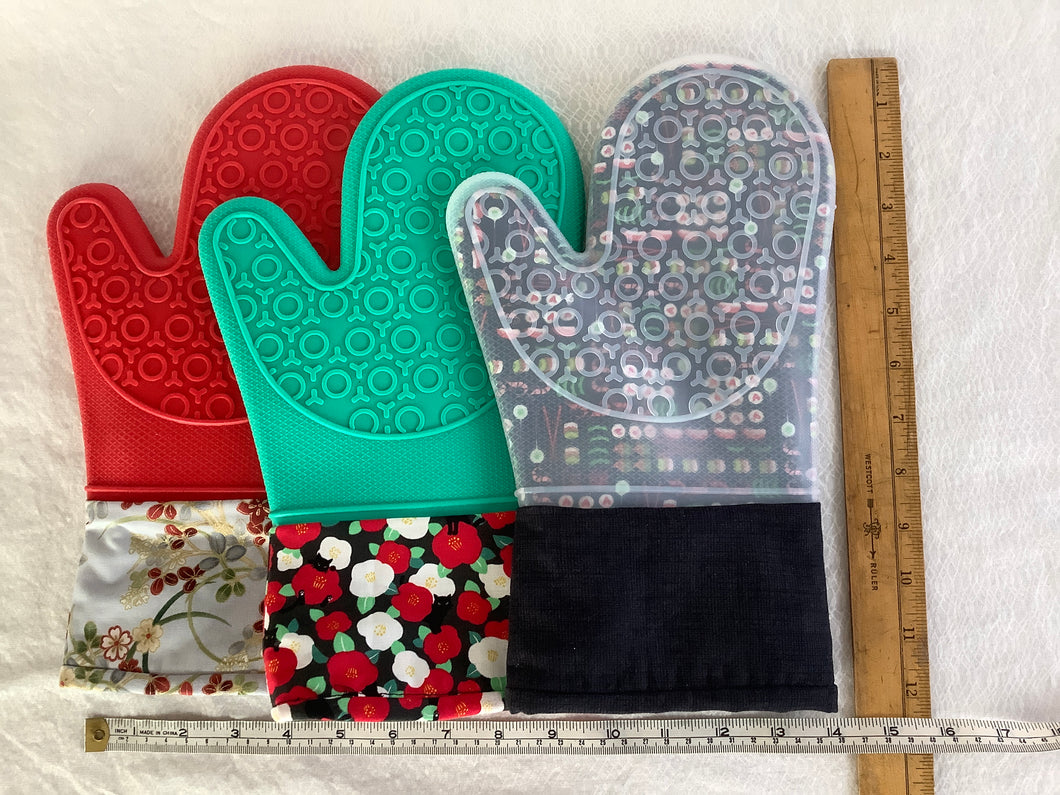 Oven mitt with silicone overlay