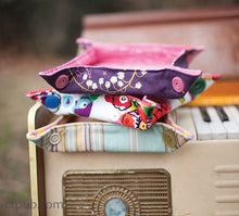 Load image into Gallery viewer, Make 1-Hour Gifts 16 Cheerful Projects to Sew

