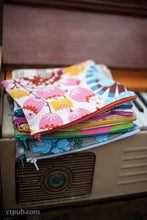 Load image into Gallery viewer, Make 1-Hour Gifts 16 Cheerful Projects to Sew
