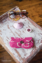 Load image into Gallery viewer, Make 1-Hour Gifts 16 Cheerful Projects to Sew
